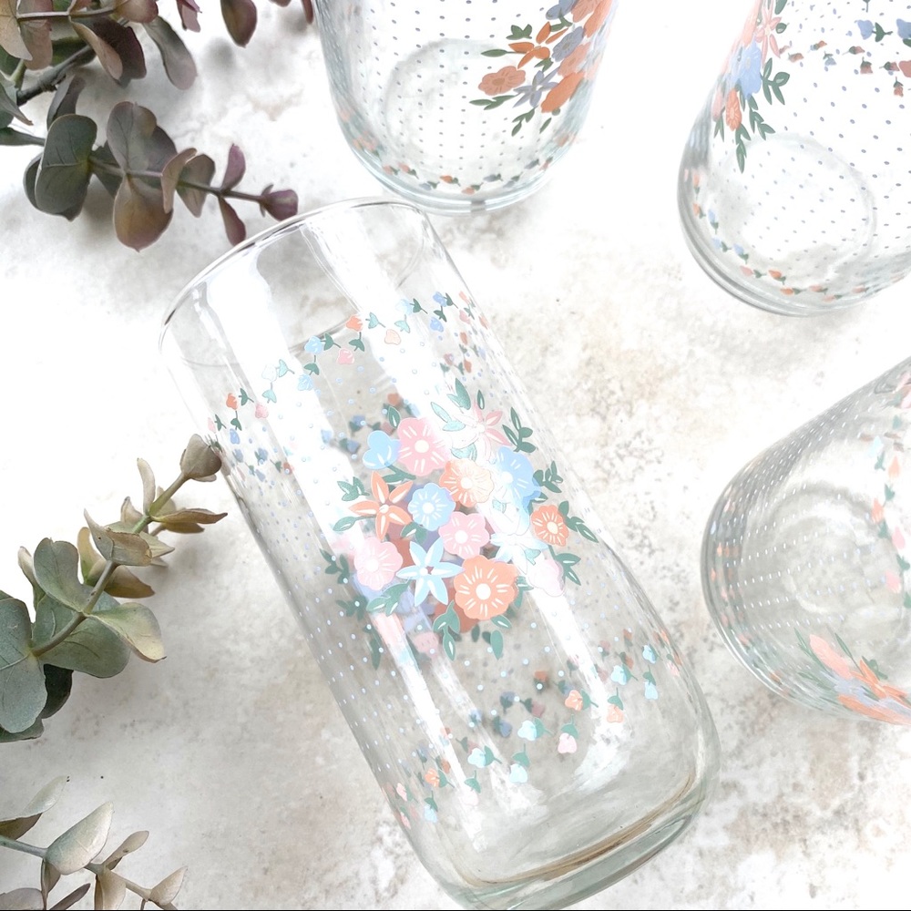 Vintage pastel floral drinking glasses set of 4 - Picture 2 of 7